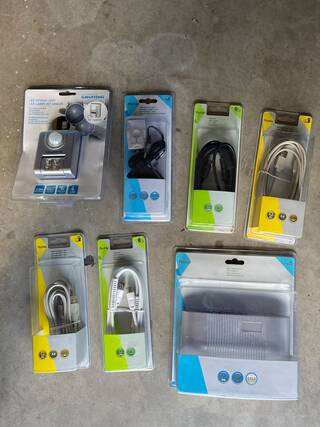 Ca. 60x Diverse kabels, HDMI switches, usb kabels, utp kabels, oplader